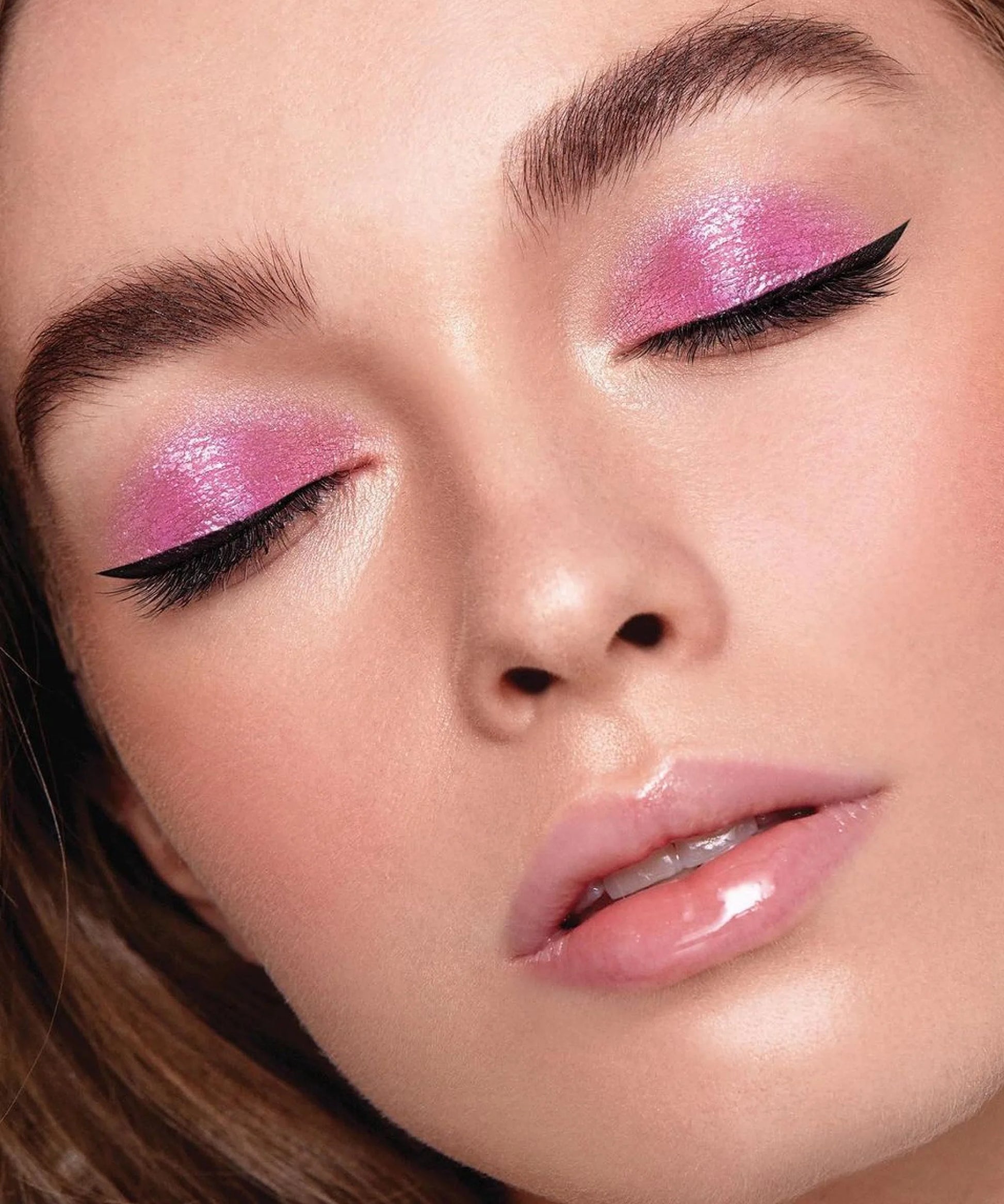 Liquid Long-Lasting Eyeliner With Soft Brush - Photo 4